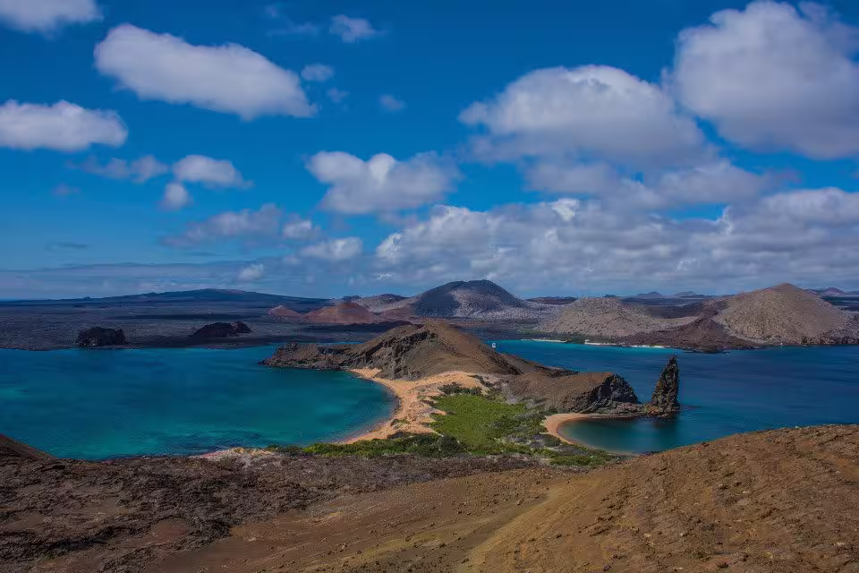 Paisaje natural costero de las islas Galápagos en Ecuador